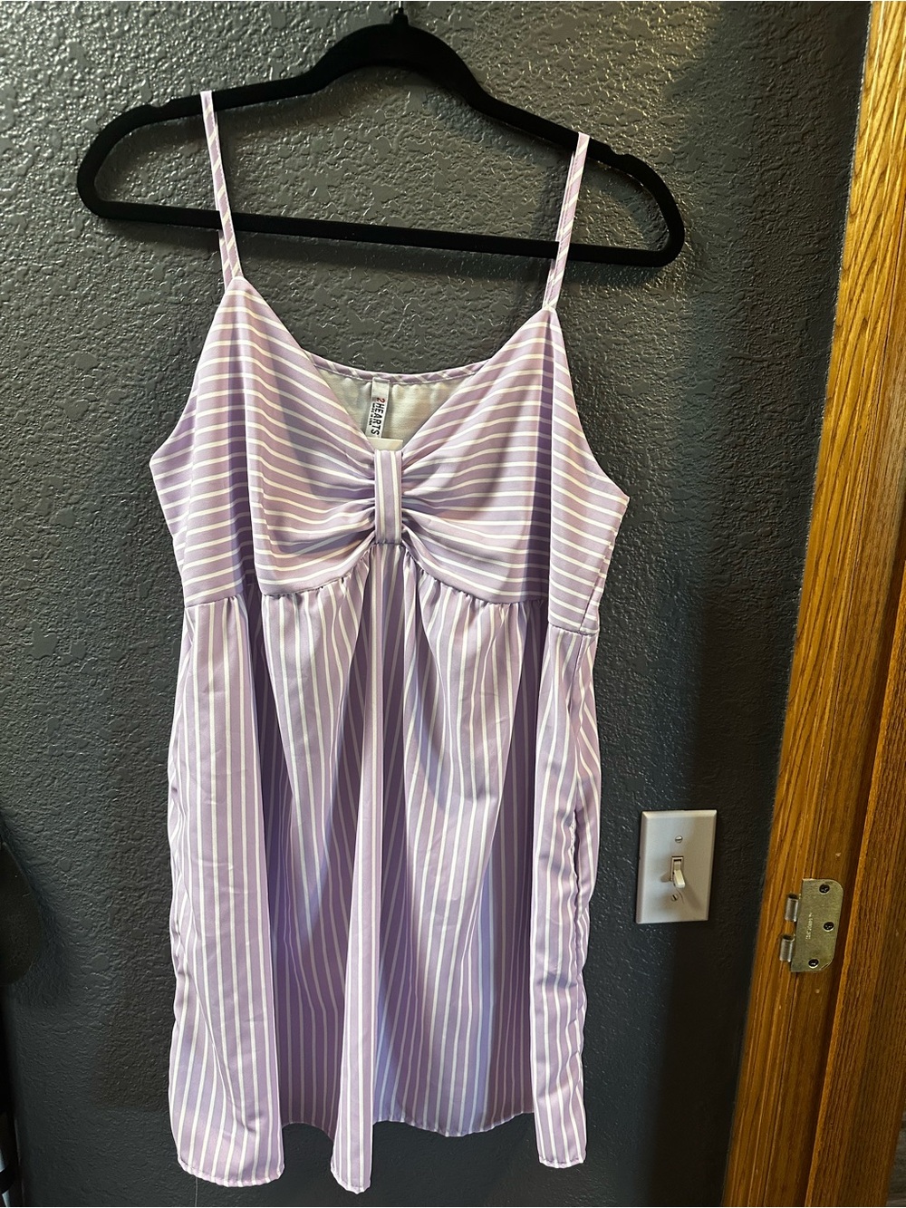 Women’s Lavender Striped Dress with Bow Detail and Pockets - size Medium- NWT
